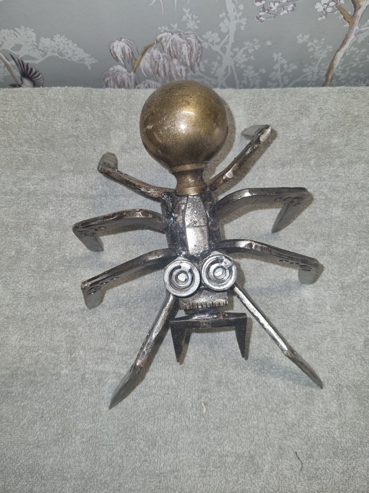 Doorknob spider